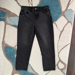 12 Short American Eagle Mom Jean- Vintage Straight Leg Jeans in Solid Black Wash